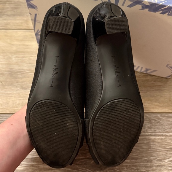 NWOT Women’s Black Abella Laura Heels - Picture 4 of 4